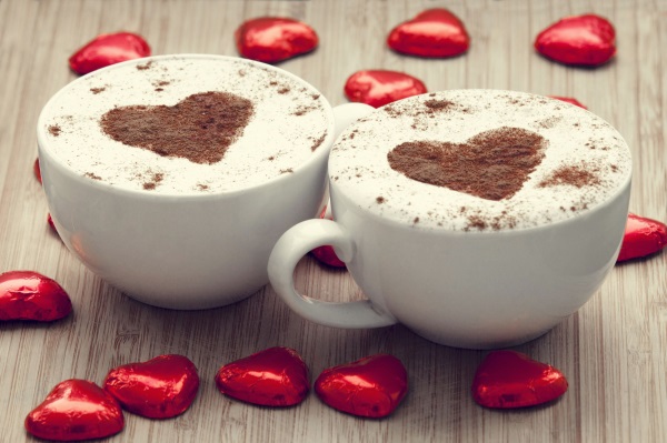 кофе с сердечками на День Валентина