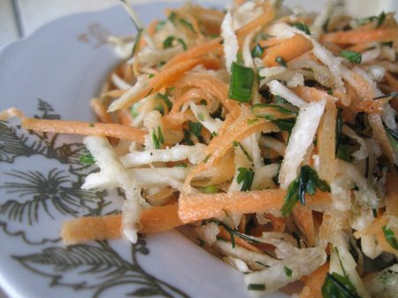Салат из моркови и сельдерея (постный рецепт)