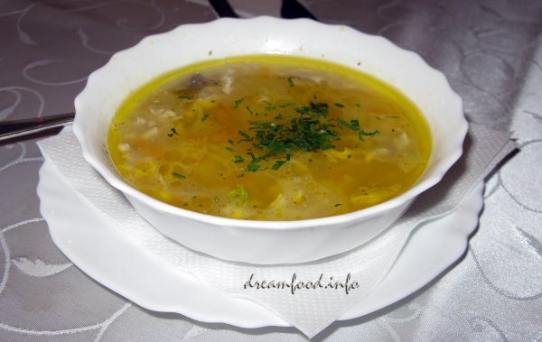 Пилешка - болгарский куриный суп