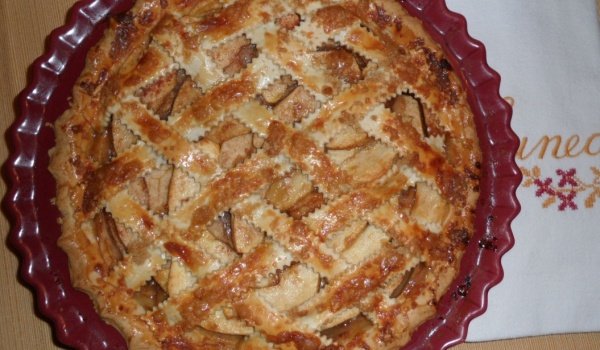 Как приготовить яблочный круглый пирог