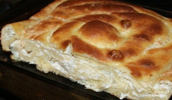 Традиционный болгарский пирог с сыром и яйцами