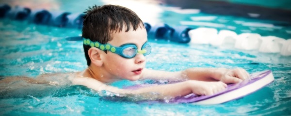 Стоит ли ребёнку заниматься плаванием?