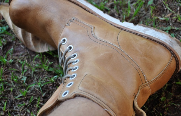 ботинки Timberland на женской ноге